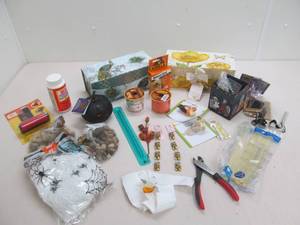 lot 281 image: Decretive box, bead, rocks, glue