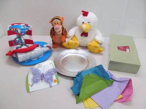 lot 284 image: Dr.Suess centerpiece, plate, foam, tissue paper