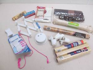 lot 291 image: Shelf liner, hat rack, shower curtain, bag sealer