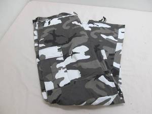 lot 315 image: Camo pants