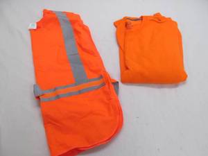 lot 329 image: Sweatshirt, vest