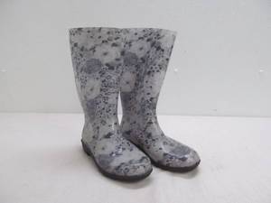 lot 334 image: Mud boots