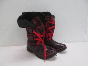lot 339 image: Winter boots