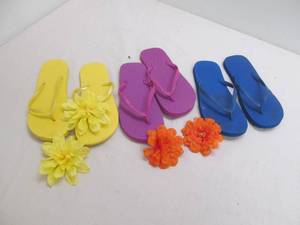 lot 356 image: Foam flip flops