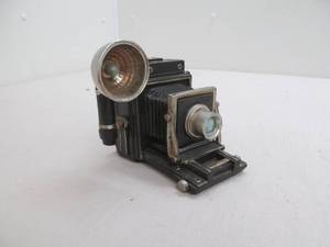 lot 361 image: Vintage camera