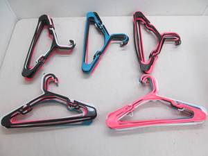 lot 370 image: Plastic hangers