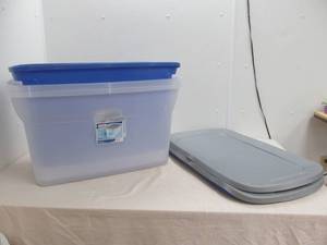lot 379 image: Sterilite container