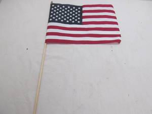 lot 387 image: American flag