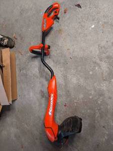 lot 301 image: Black & Decker Weed Hog 14 Electric Weed Trimmer