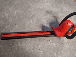 lot 302 image: Homelite Electric Hedge Trimmer
