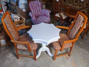 lot 313 image: Starburst Table and Prairie Style Chairs (2)