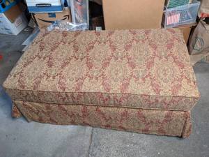 lot 321 image: Patterned Ottoman