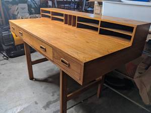 lot 346 image: Mid Century Danish Modern Scova Dixie Wood Desk