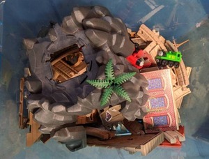 lot 355 image: Storage Tub Filled with Thomas the Train Toys
