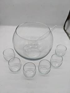 lot 110 image: 8 Piece Glass Punch Bowl Set