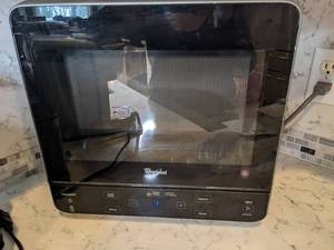 lot 119 image: Whirlpool Countertop Microwave