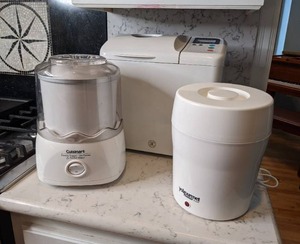 lot 121 image: Williams Sonoma Bread Maker, Yogurt Maker & Ice Cream Maker
