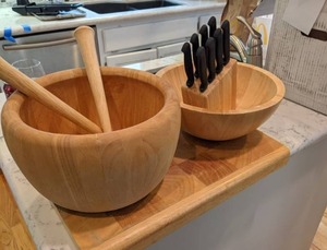 lot 122 image: Wood Kitchen Items and Knife Set