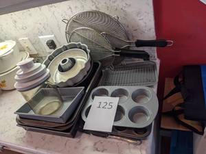 lot 125 image: Assorted Bakeware and Cookware