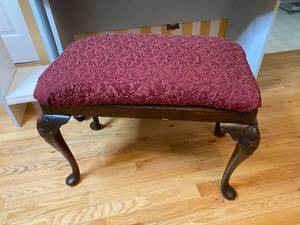 lot 145 image: Queen Anne Style Foot Stool