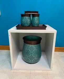 lot 148 image: Cube Storage Shelf with Assorted Decor