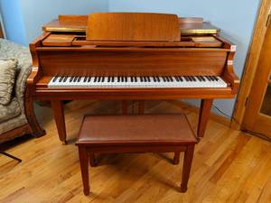 lot 1 image: Samick Baby Grand Piano SG140A