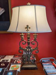 lot 28 image: Transport to Paris with this Fancy Metal Table Lamp