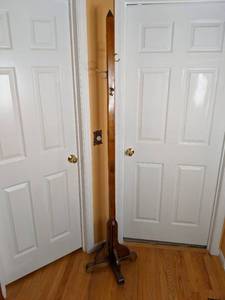 lot 21 image: Mission style wood coat hanger