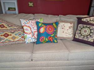 lot 27 image: Variety Pack of Seven Decorative Pillows