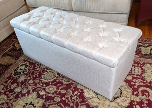 lot 26 image: White Living Room Bench