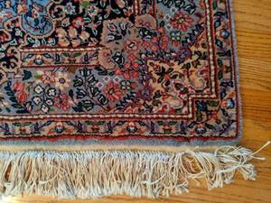 lot 24 image: Vibrant Persian Style Rug 3 x 59