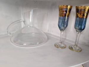 lot 44 image: Decanter and fancy glasses