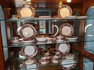 lot 19 image: Set of Muirfield 8931 Royal Paisley China from Kimberly McSparran