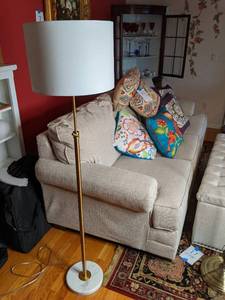 lot 33 image: Tall Brass Floor Lamp with Marble Base