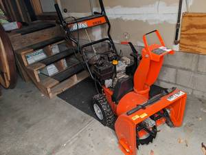 lot 4 image: Ariens 5520 5.5HP Snow Blower With Tecumseh Snow King Engine