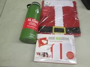 Santa Apron, 40 oz Insulated bottle...