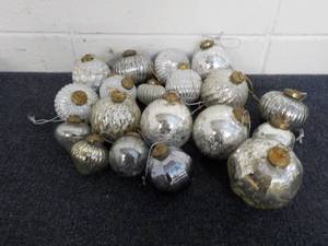 19 Vintage Silver Glass Xmas Orname...