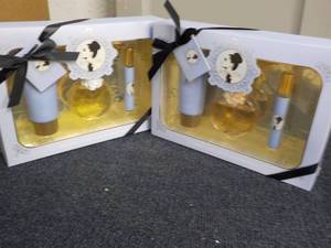 2 Sets of Ariana Grande Fragrance G...