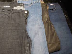 4 pr Womens Size 18 Jeans...