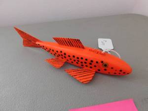 lot 2 image: Terrie Wise 8 Fish Decoy