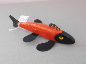 lot 3 image: Terrie Wise 7 Fish Decoy
