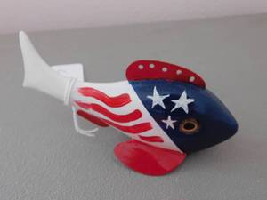 lot 7 image: Unknown Fish Decoy