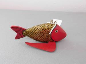 lot 8 image: Terrie Wise 5 Fish Decoy