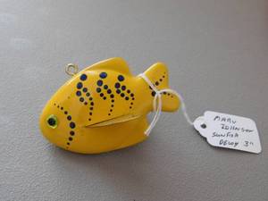 lot 9 image: Marv Johnston 3 Fish Decoy
