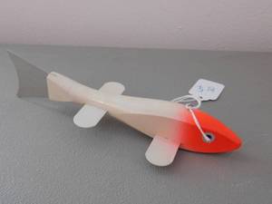 lot 30 image: Unknown 8 Fish Decoy