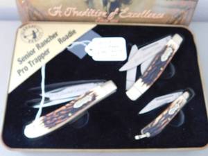 lot 39 image: Schrade 3 Piece Knife Set