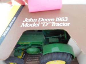 lot 68 image: John Deere Model D 116 Tractor