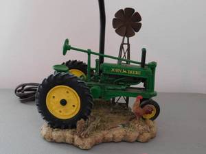lot 77 image: John Deere Tractor Lamp