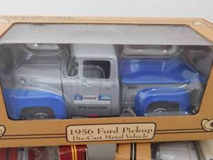 lot 80 image: Set of 3 Die Cast Cars & Truck