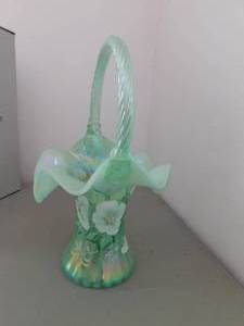 lot 98 image: Green 10 Fenton Basket
